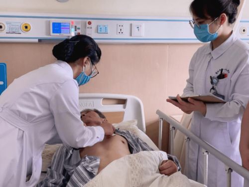 體驗(yàn)換位思考，深化服務(wù)理念——市一院第二階段護(hù)理崗前培訓(xùn)聚焦服務(wù)優(yōu)化