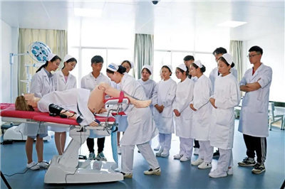 云南醫(yī)藥健康職業(yè)學(xué)院 護(hù)理專(zhuān)業(yè)引領(lǐng)健康服務(wù)，成就你的白衣天使夢(mèng)